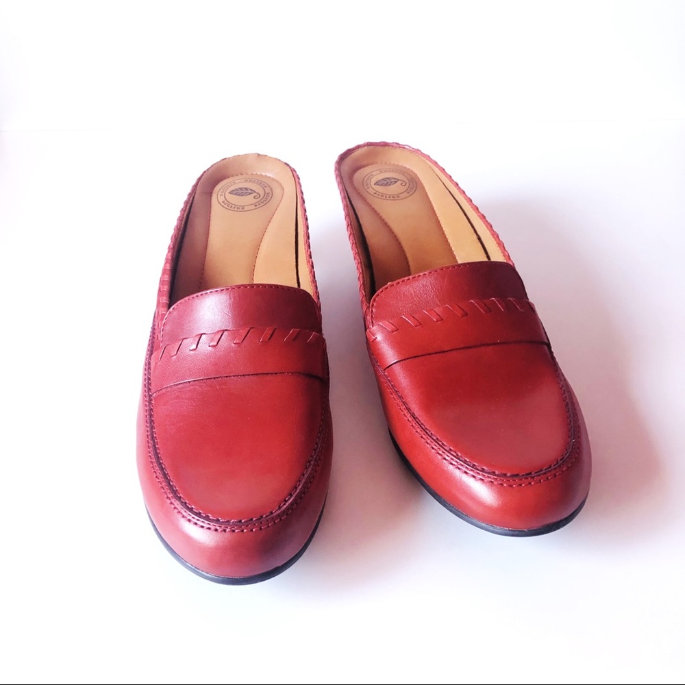 NURTURE BRICK RED MULES WITH KITTEN HEELS SIZE 8